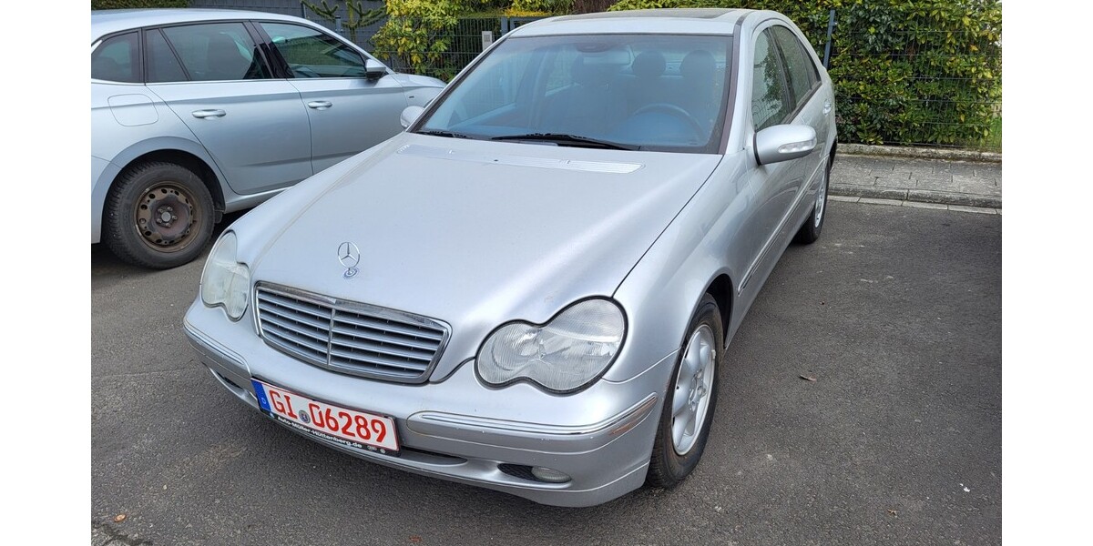 Mercedes-Benz 220 66.300 km 7.900 &euro; Linden 35440