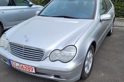 Mercedes-Benz 220 66.300 km 8.900 &euro; Linden 35440