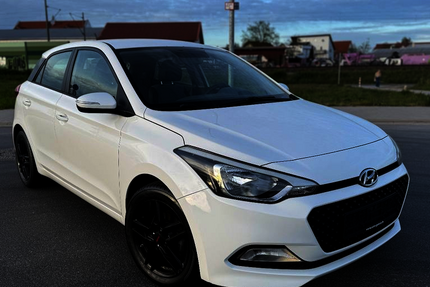 Hyundai i20 105.000 km 6.700 &euro; Nauheim (bei Groß-Gerau) 64569
