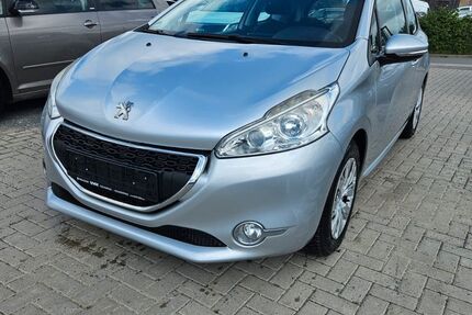 Peugeot 208 101.235 km 4.950 € Calden 34379