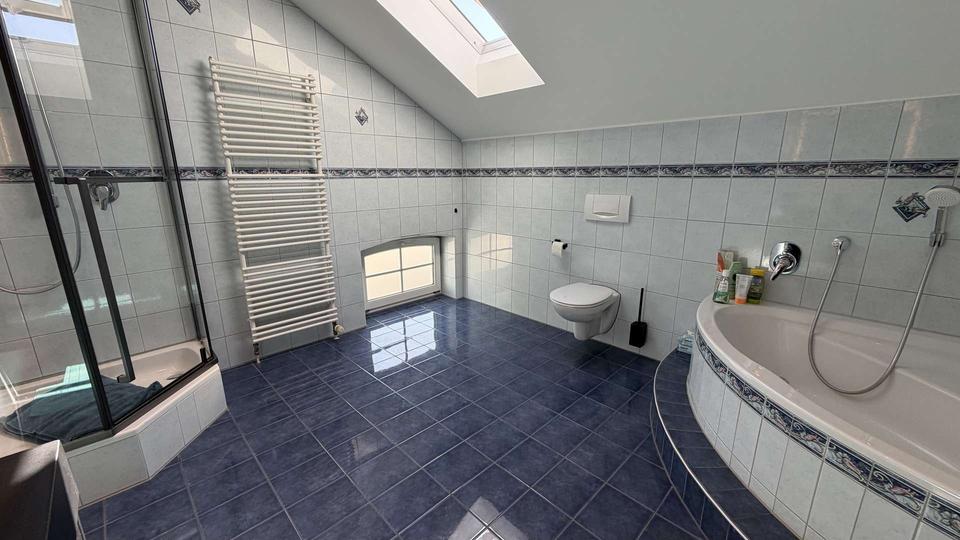 Dachgeschoßwohnung Bruckmühl - 2 Zimmer, 85 m&sup2;, 1.100&euro; | Angebot:26374916