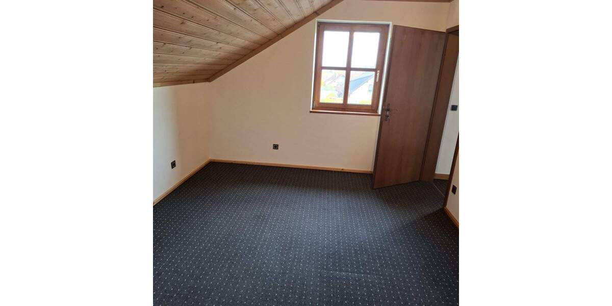 Etagenwohnung Baunach - 3 Zimmer, 105 m&sup2;, 800&euro; | Angebot:23948057