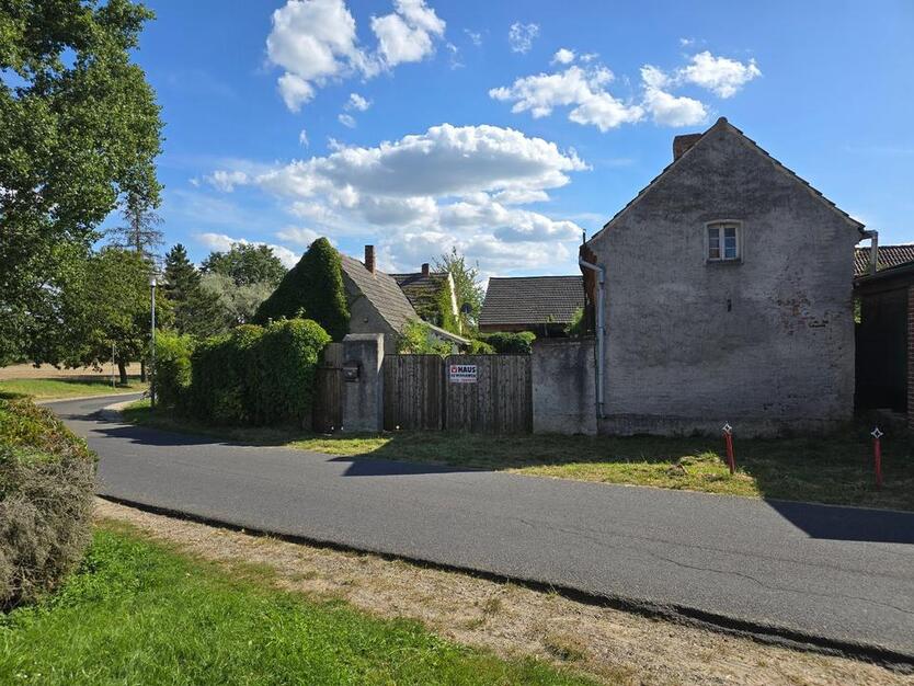 Drei Seiten Hof Bauernhof Einfamilienhaus 100 Km vor Großraum Ber zimmer
