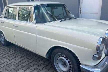 Mercedes-Benz 200 62.000 km 9.888 &euro; Berlin (Pankow) 13127