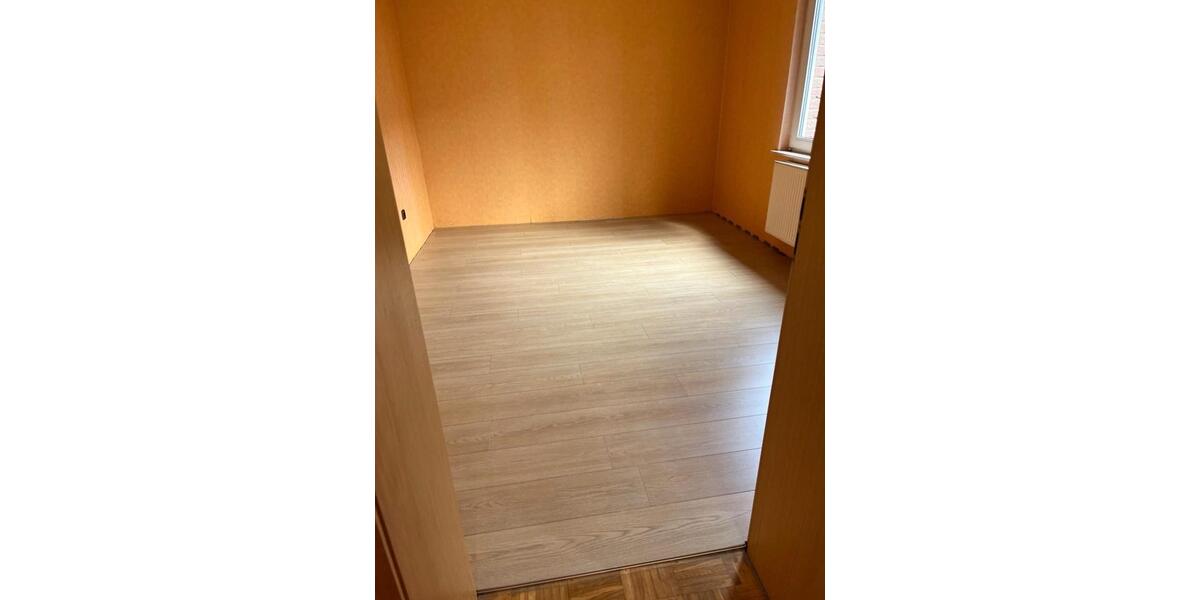 Erdgeschoßwohnung Lage - 4 Zimmer, 95 m&sup2;, 710&euro; | Angebot:26327012