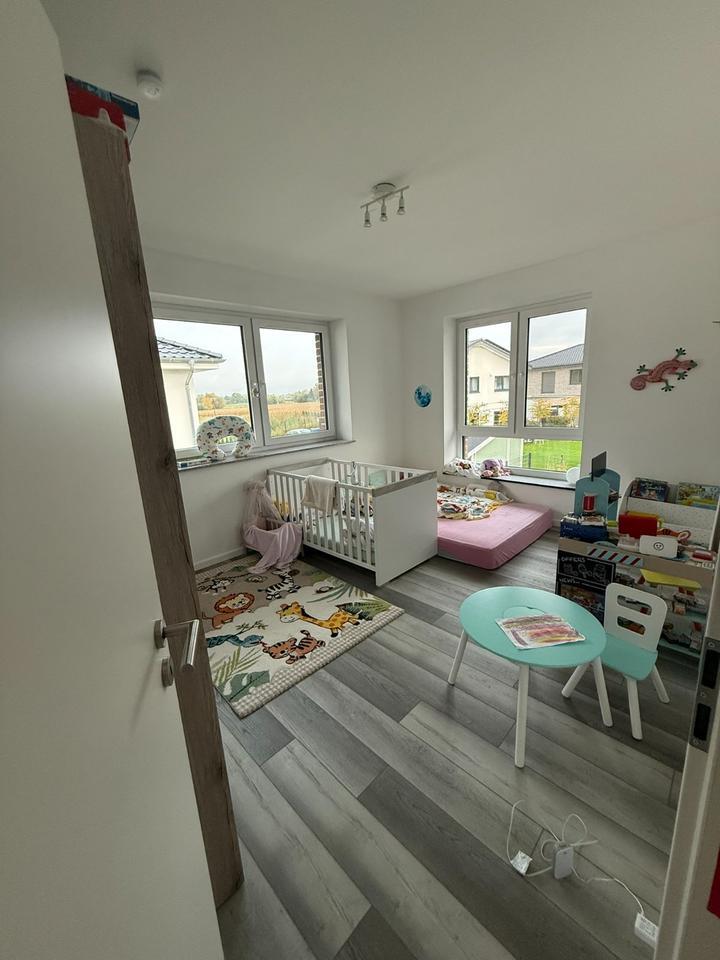 Moderne Doppelhaushälfte im Neubaugebiet mit Garten zimmer