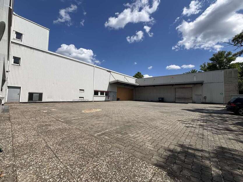 Halle in Berlin 13.370 € 955 m²