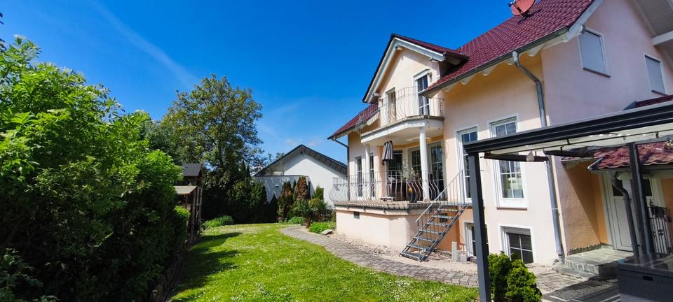 Einfamilienhaus Neuenstadt am Kocher - 8 Zimmer, 215 m&sup2;, 749.000&euro; | Angebot:27126039