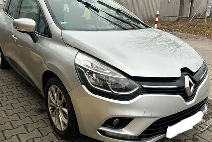 Renault Clio 77.300 km 9.790 &euro; München 80939