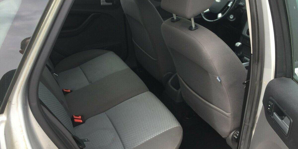 Ford Focus Ambiente,Alu,ESP,Klima, Tüv Neu! 198.000 km 2.900 &euro; Himmelkron 95502