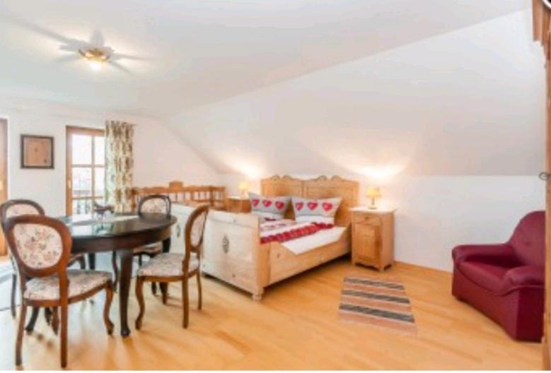 Einfamilienhaus Bad Griesbach im Rottal - 14 Zimmer, 450 m&sup2;, 599.000&euro; | Angebot:24772193