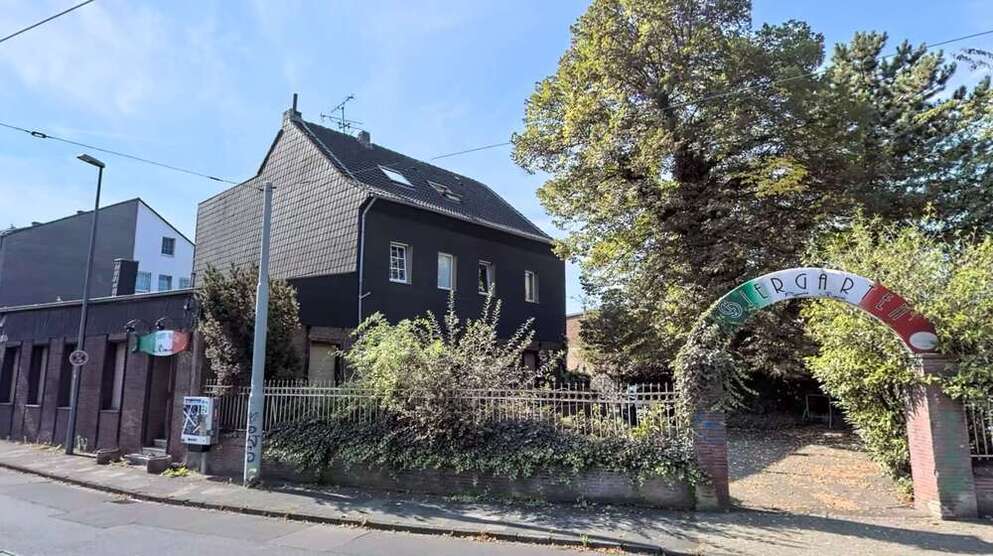 Haus zum Kaufen in Krefeld 449.000 € 418 m²