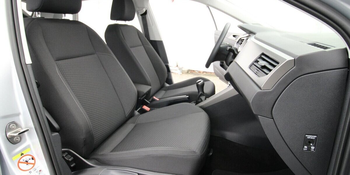 VW Polo VI Comfortline NAVI+WINTER-PAKET+TEMPOMAT 43.235 km 13.970 &euro; Hagenow 19230