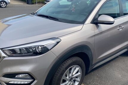 Hyundai TUCSON 35.100 km 15.400 &euro; Niederkassel 53859