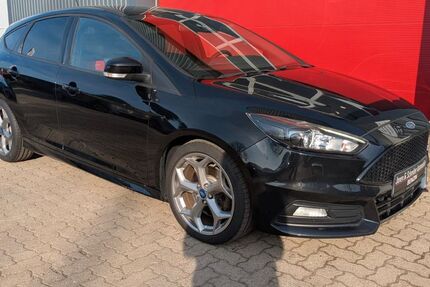 Ford Focus 108.000 km 13.499 &euro; Gaushorn 25782