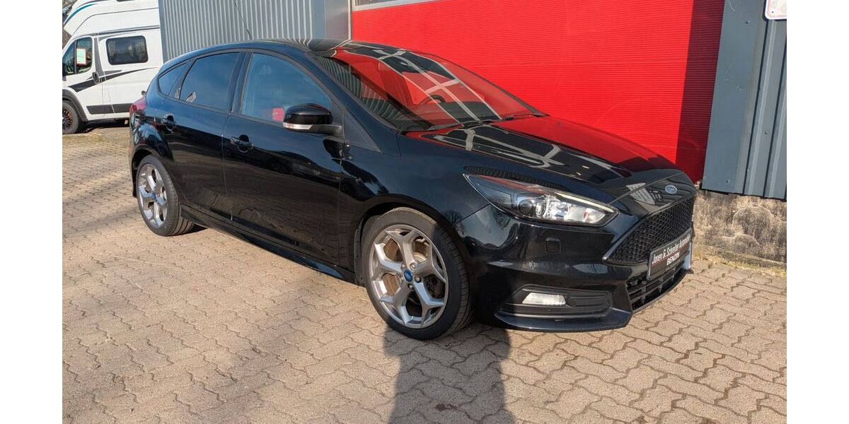 Ford Focus 108.000 km 13.499 &euro; Gaushorn 25782