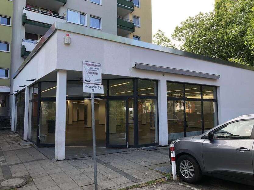 Einzelhandel in Düsseldorf 3.900 € 650 m²