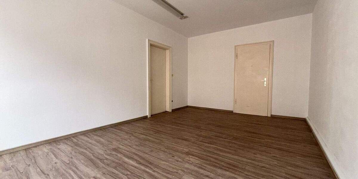 Etagenwohnung Zwickau Innenstadt - 5 Zimmer, 120 m&sup2;, 720&euro; | Angebot:24633494