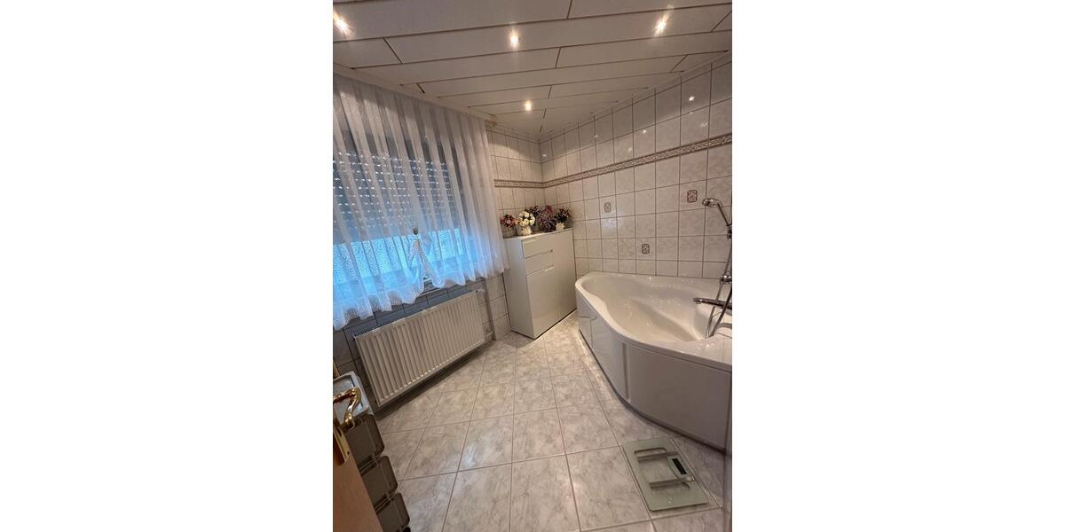 Reihenendhaus ( 1 Familienhaus ) mit Garten u. Garage +Stellplatz 6 zimmer