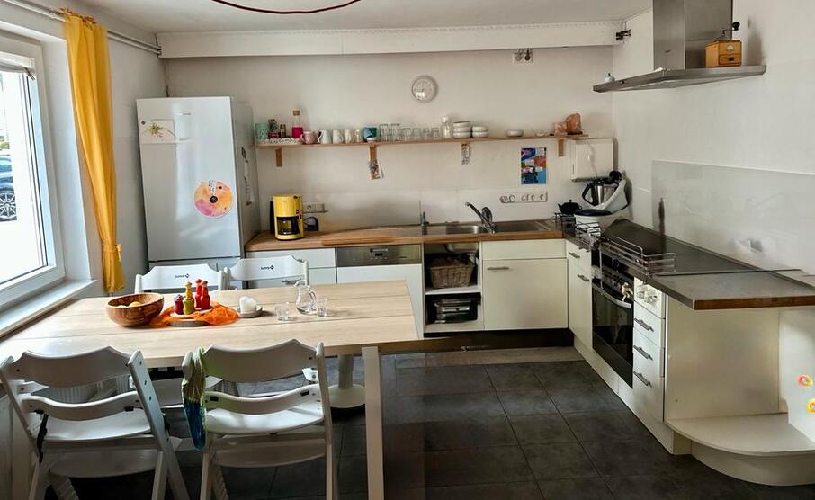 Heller Raum ( 180qm) + separater 16qm Nebenraum zimmer