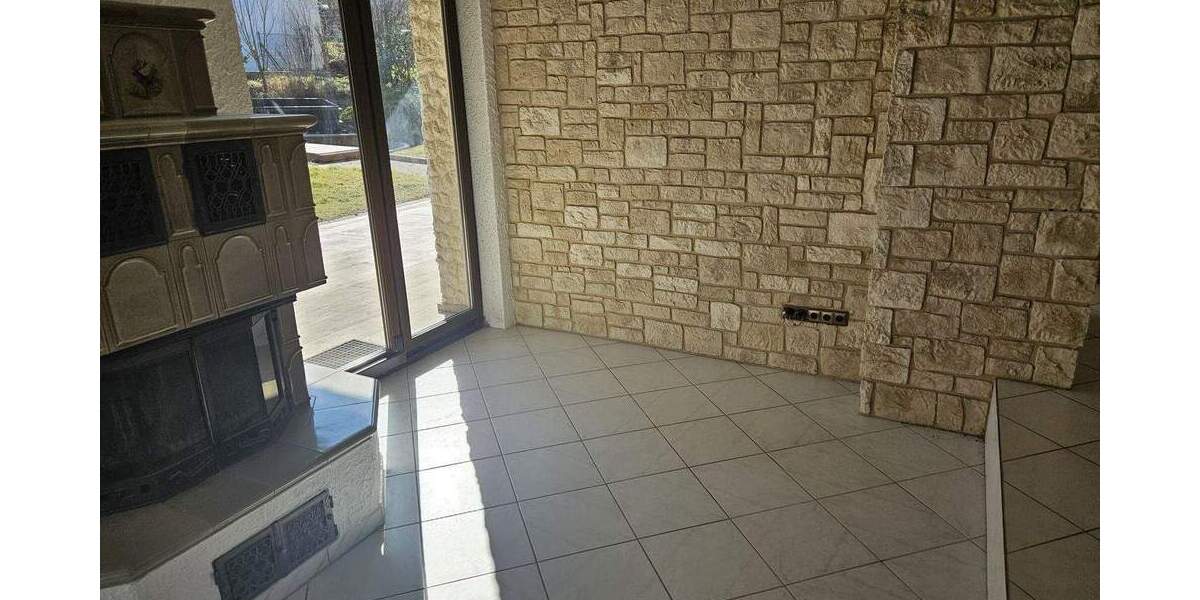 Hauptwohnung in Zweifamilienhaus mit Garage und Werkstattraum 4 zimmer