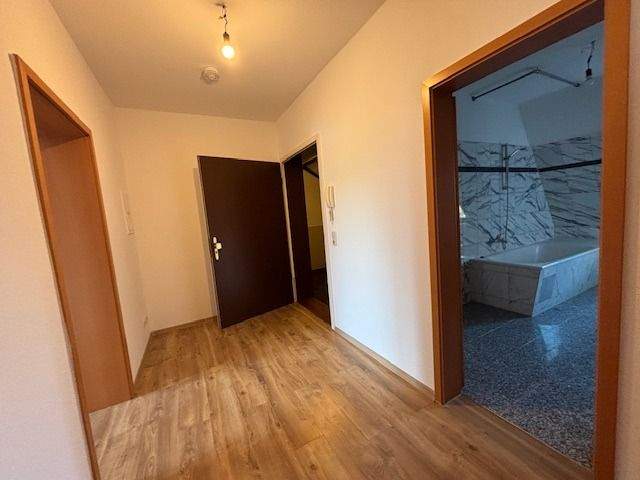 * Dölitz * 2 Zimmer * KücheBad mit Fenster * Wanne * EBK
