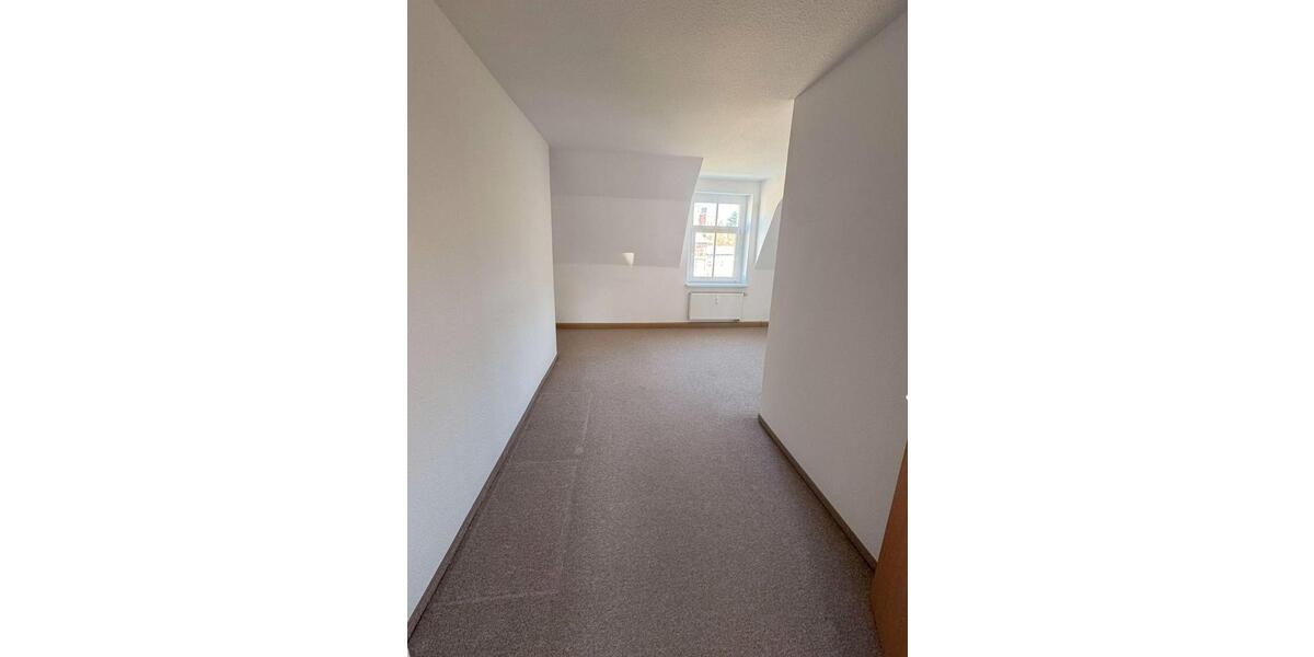Dachgeschoßwohnung Oelsnitz (Vogtland) - 3 Zimmer, 83 m&sup2;, 280&euro; | Angebot:26698388