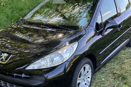 Peugeot 207 150.000 km 2.900 &euro; Nürnberg 90429
