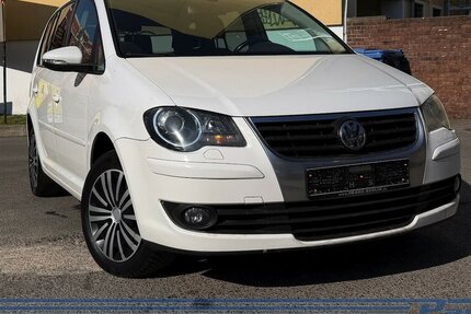 VW Touran Freestyle 1.4 DSG*SHZ*AHK*PDC*AUX* 193.614 km 4.990 &euro; Berlin 13187