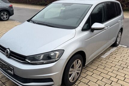 VW Touran 105.296 km 13.200 € Krailling 82152