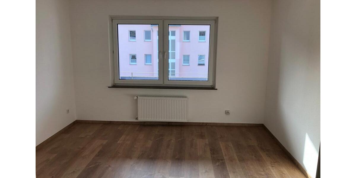 Erstbezug nach Sanierung! Schöne 3-Zimmer-Wohnung mit Balkon in der Kernstadt! 3 zimmer