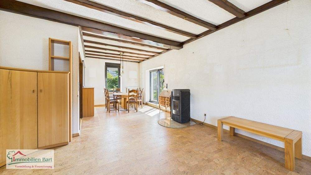 BECKINGEN: WOHNHAUS MIT SCHÖNEM GARTEN UND GARAGE IN ZENTRALER LAGE! 6 zimmer