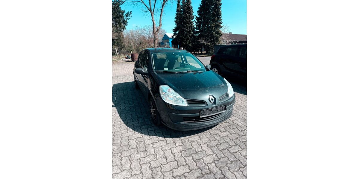 Renault Clio 152.000 km 2.200 &euro; Bornhöved 24619
