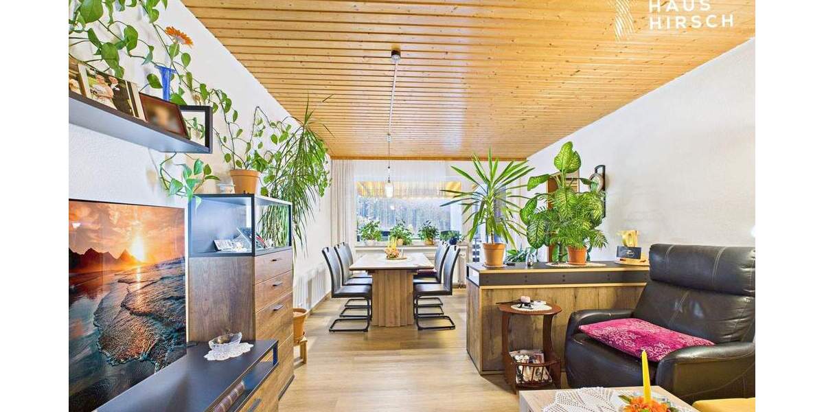 4-Zimmer-Wohnung renoviert: Neue Fenster, Böden, Balkon & TG-Stellplatz, Pool inklusive 4 zimmer