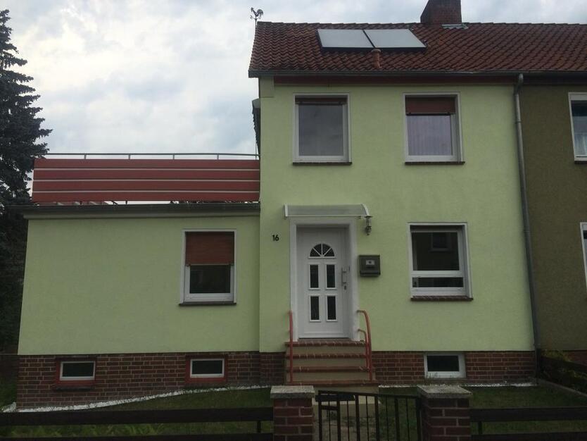 Zu vermieten gepflegtes Reihenendhaus mit Keller und Terrasse