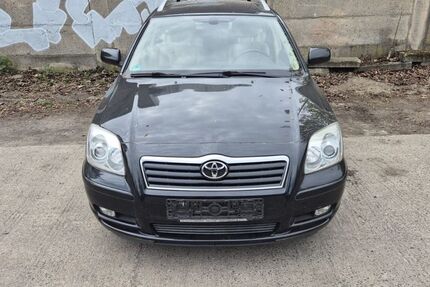 Toyota Avensis 235.507 km 2.000 &euro; Berlin 13055