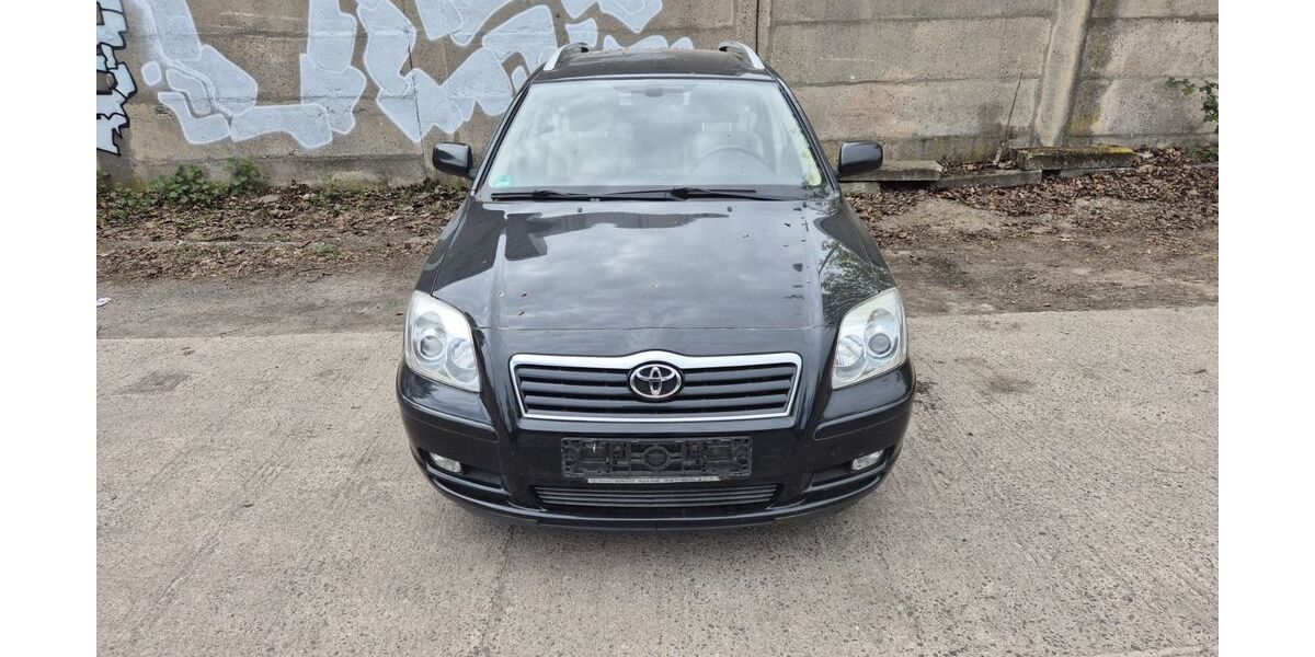 Toyota Avensis 235.507 km 2.000 &euro; Berlin 13055