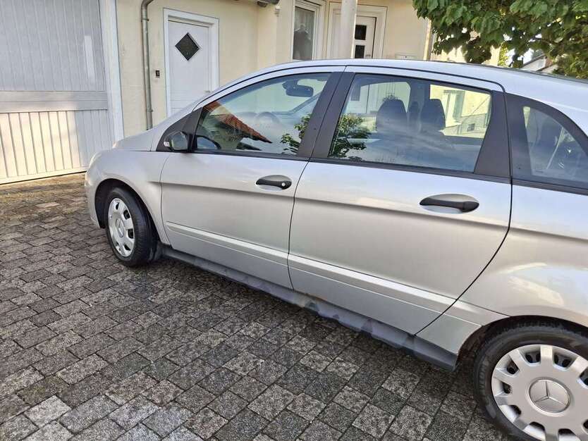 Mercedes-Benz B 180 196.805 km 1.999 € Steinhausen 88416