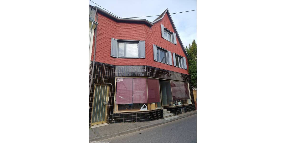 Mehrfamilienhaus mit Ladenlokal, Garagen und Garten zentral in Koblenz-Neuendorf 1 zimmer