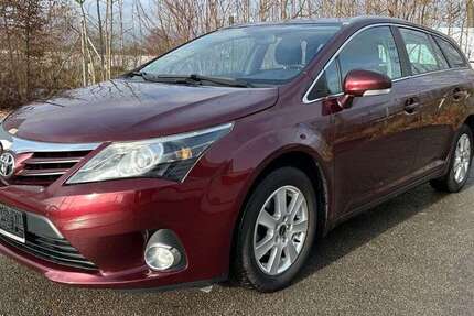 Toyota Avensis 128.000 km 7.990 &euro; München 81825