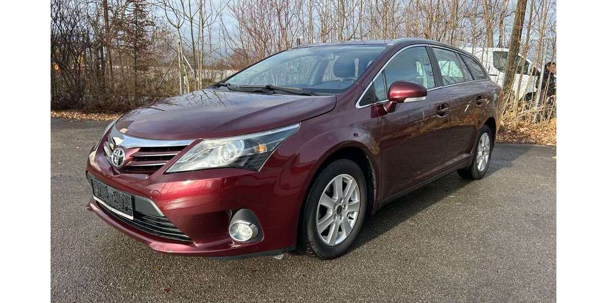 Toyota Avensis 128.000 km 7.990 &euro; München 81825
