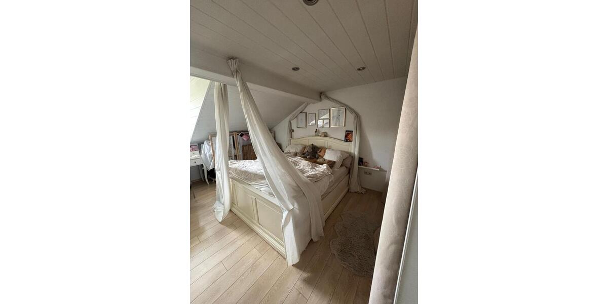 Dachgeschoßwohnung Köln Rodenkirchen - 3 Zimmer, 60 m&sup2;, 1.020&euro; | Angebot:26286800