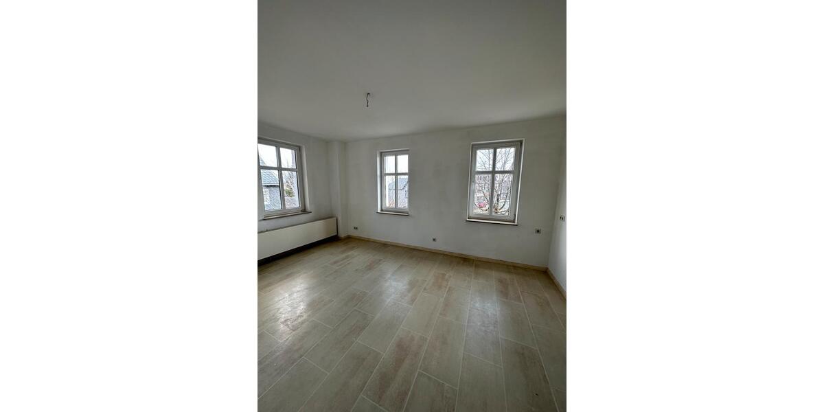 Etagenwohnung Neuhaus am Rennweg - 3 Zimmer, 116 m&sup2;, 875&euro; | Angebot:24641557