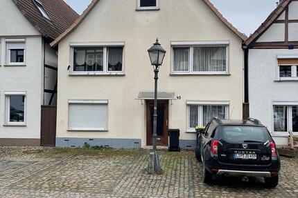 Einfamilienhaus mit zwei Wohneinheiten mit 3 Mieteinheiten zimmer