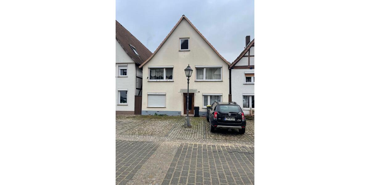 Einfamilienhaus mit zwei Wohneinheiten mit 3 Mieteinheiten zimmer