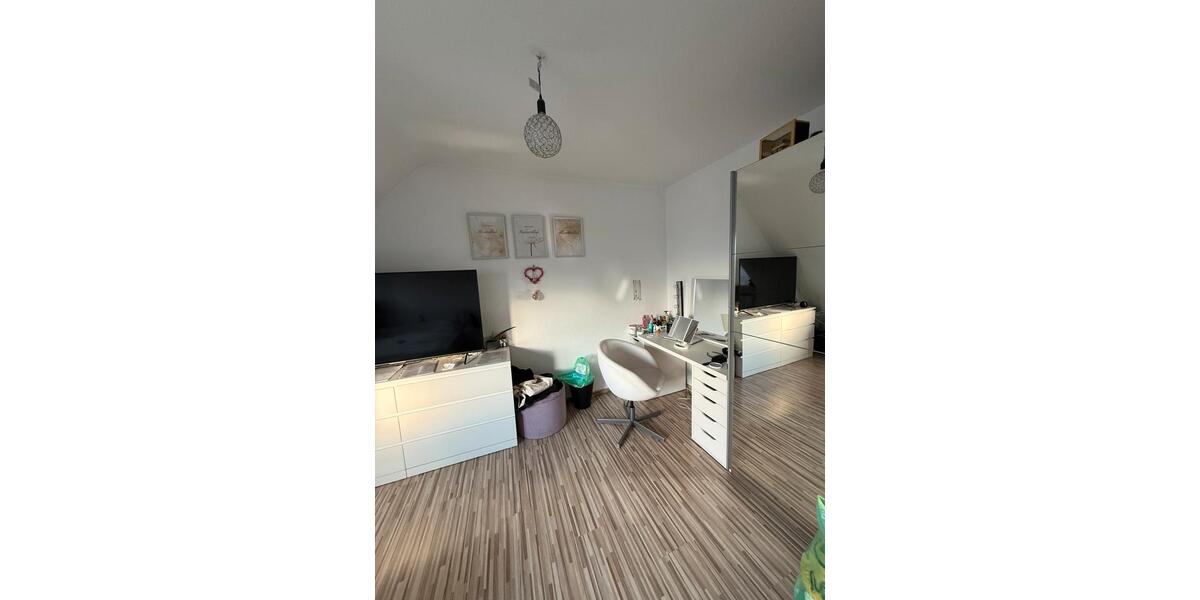 Dachgeschoßwohnung Wiesbaden Mainz-Amöneburg - 3 Zimmer, 65 m&sup2;, 980&euro; | Angebot:24877270