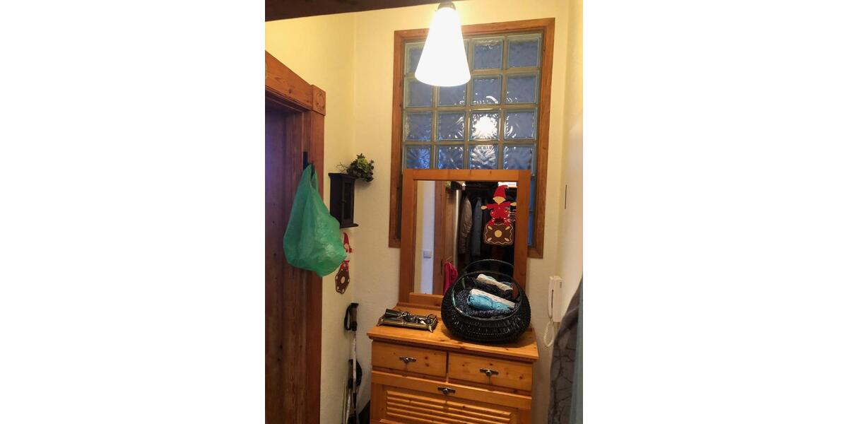 3 12 Zimmer Wohnung im 1. OG im gepflegten Altbau 3.5 zimmer