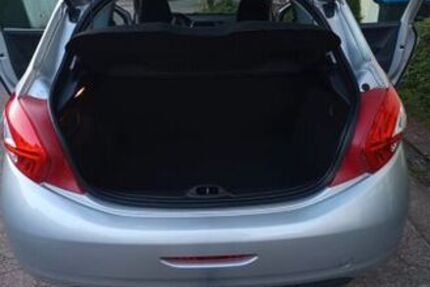 Peugeot 208 71.000 km 5.249 &euro; Hameln 31785