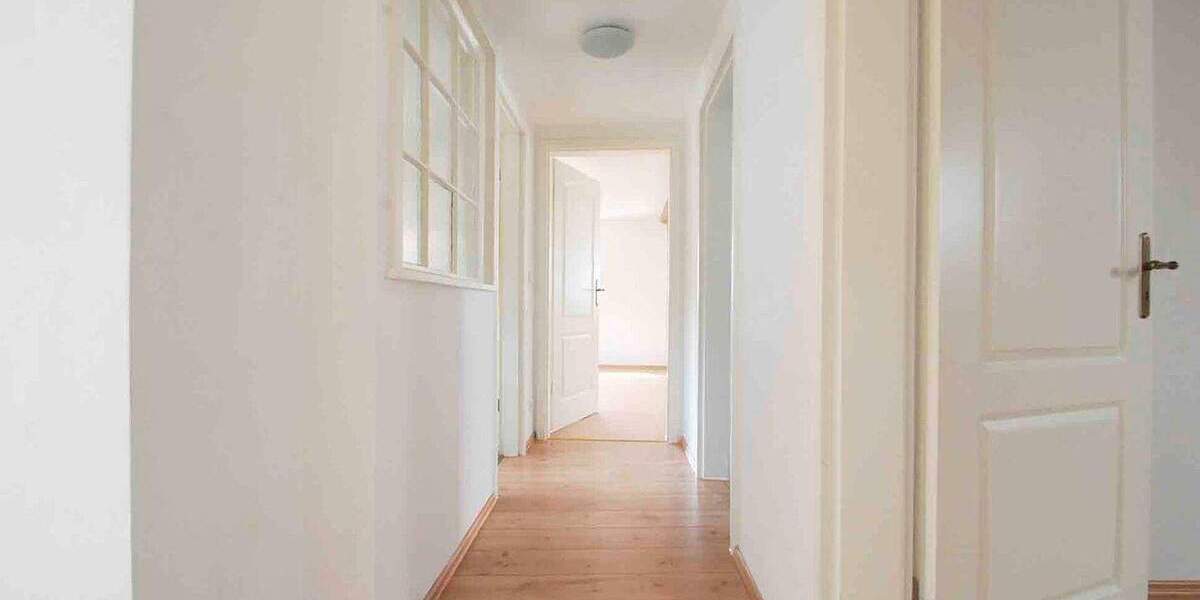 Charmantes Zweifamilienhaus mit historischem Gewölbekeller und zwei Südterrassen in Möhringen 7 zimmer