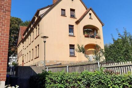 5-Zimmer-Wohnung mit Balkon und großem Garten in ruhiger Lage